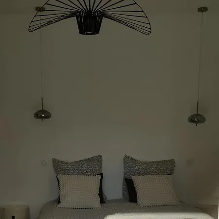 Beautiful Between Uzes & Avignon 펜션 *