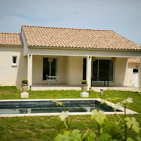 בית נופש Beautiful Between Uzes & Avignon *