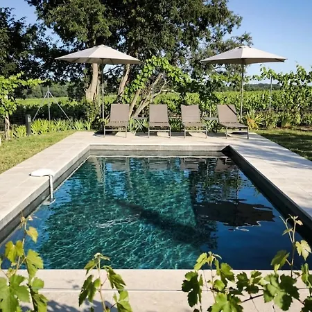 בית נופש Beautiful Between Uzes & Avignon *